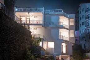 The Classy Castle I Couple Friendly I Family Rooms & Suites I Kasauli by Exotic Stays